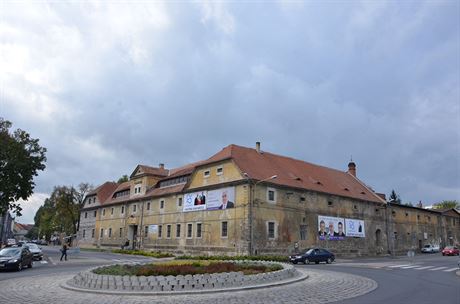 Chátrající budovy bývalého pivovaru.