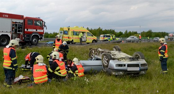 Tragická dopravní nehoda na R6 u odboky na Loket.