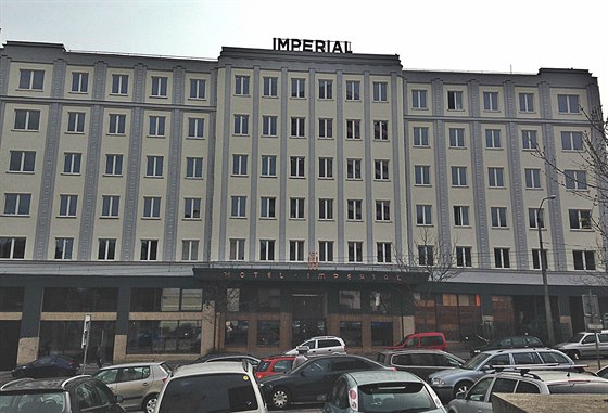 Liberecký hotel Imperial u záí do ulice novou fasádou.