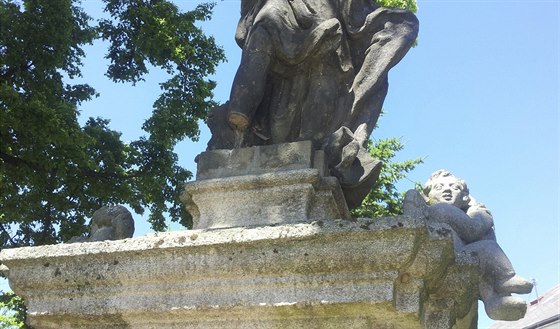 O pravou dolní konetinu piel Václav u podruhé. Pome mu restaurátor.