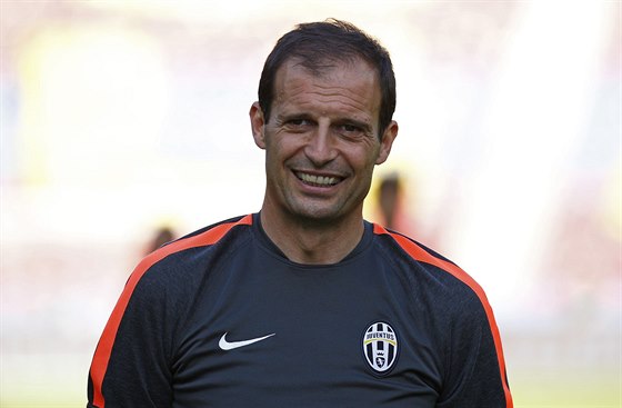 Trenér Massimiliano Allegri si trénink Juventusu ped finále Ligy mistr uíval.