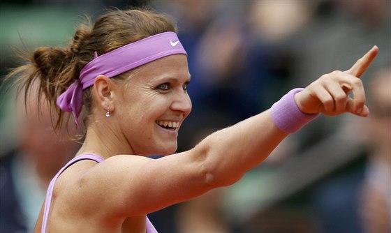 Lucie afáová se raduje bhem osmifinálového duelu Roland Garros s Marií...