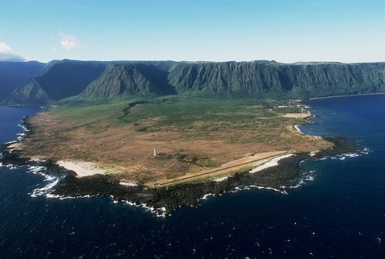 Let z ostrova a stejnojmenného letit Molokai na Kalaupapu trvá 10 minut, letadlo pitom pekoná vzdálenost 14,2 km. 