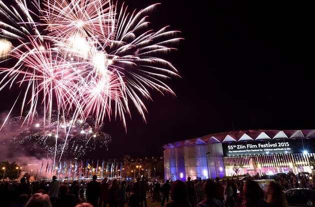 K zahájení festivalu patil tradiní ohostroj, na nj dolo v pátek veer po...