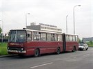 Autobus Ikarus 280.08 . 4454 na lince 233 v Kostelecké ulici 13. záí 1996.
