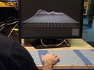 Vodivá příze vyvinutá v rámci projektu Jacquard reaguje na dotyk. Vodivá příze vyvinutá v rámci projektu Jacquard reaguje na dotyk.