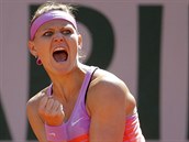 Lucie afov se raduje ve finle Roland Garros.