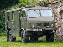 Tatra 805, která byla typickým nákladním vozem eskoslovenské lidové armády....