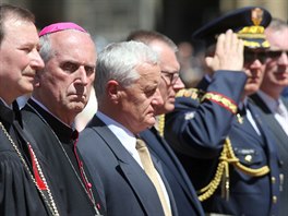 Plzeský biskup Frantiek Ratkovský na ceremoniálu na Praském hrad k uctní...