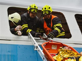 Simulovaná nehoda vlaku a nákladního vozu s následnou záchranou zranných