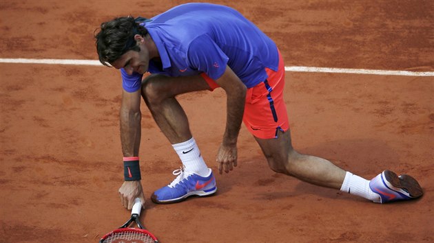 vcarsk tenista Roger Federer si prohldl antuku pkn zblzka ve tvrtfinle Roland Garros.