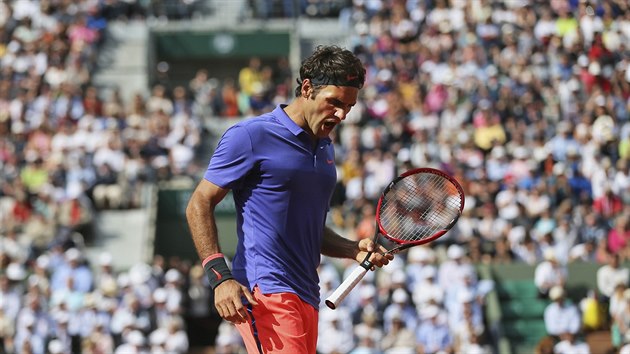 vcarskmu tenistovi Rogeru Federerovi se ve tvrtfinle Roland Garros moc nedailo.