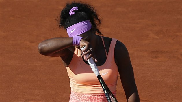 NEN V POHOD. Americk tenistka Serena Williamsov se v semifinle Roland Garros trp.