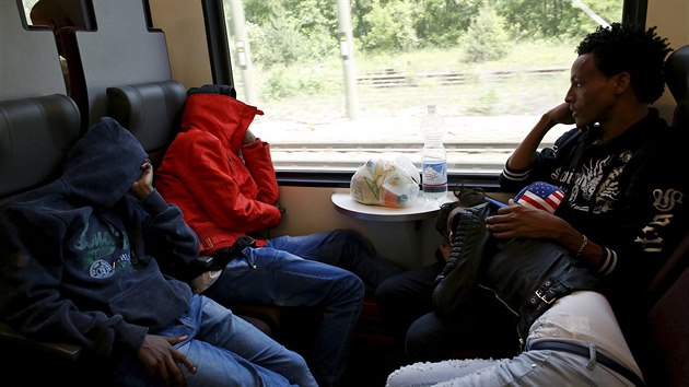 Uprchlci, kte se dostali do vlaku, nemaj vyhrno. Vtina z nich skon po kontrole cestovnch doklad zpt na ndra v Bolzanu (29. kvtna 2015