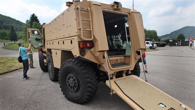 Transportr TITUS na podvozku Tatra 6  6, kter byl pedstaven na polygonu automobilky Tatra v Kopivnici. Bude se vyrbt pro potebu esk a slovensk armdy.