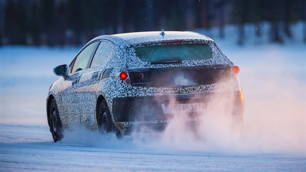 Testovn nov verze Opelu Astra ve vdskm Arjeplogu