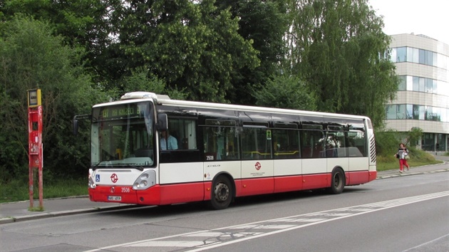 Autobus Iveco Citelis 3508 na lince 137 v zastávce Urbanova 9. července 2014. Autobus Iveco Citelis 3508 na lince 137 v zastávce Urbanova 9. července 2014.
