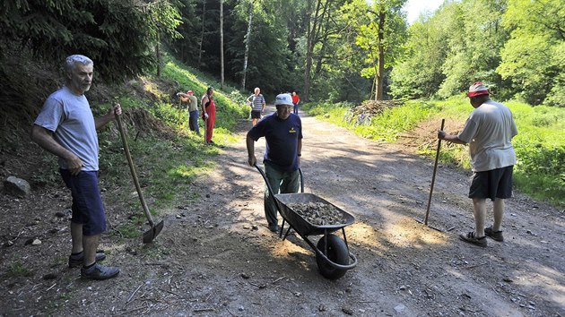 Dobrovolnci spravovali cyklostezku na Jihlavsku.