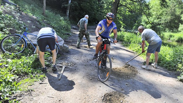 Dobrovolnci spravovali cyklostezku na Jihlavsku.