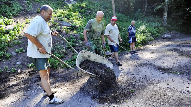 Dobrovolnci spravovali cyklostezku na Jihlavsku.