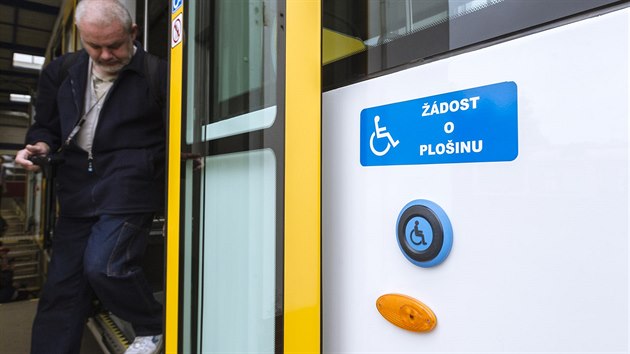 Nov nzkopodlan tramvaj EVO1, kter bude testovna v praskch ulicch.