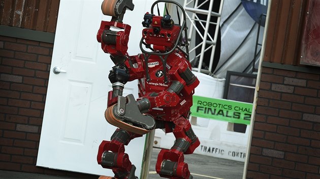 Robot Tartan z Pittsburghu skonil na tetm mst, jeho tvrci si dom odvezli pl milionu dolar