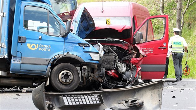 Pi hromadn dopravn nehod mezi Bochovem a almanovem na Karlovarsku se srazilo pt nkladnch a jedno osobn auto.