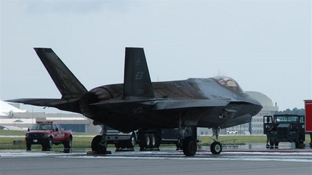 Letoun pt generace F-35 po poru na zkladn Eglin