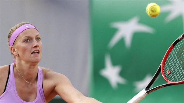 Petra Kvitov v osmifinle Roland Garros se vcarskou tenistkou Timeou Bacsinszkou.