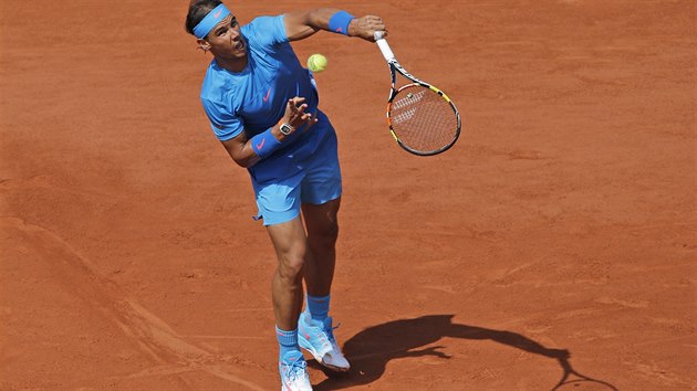 panlsk tenista Rafael Nadal ve tvrtfinlovm duelu s Novakem Djokoviem ze...