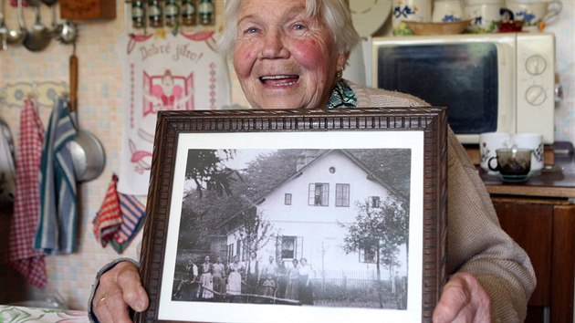 Erika Bednáová s manelem a temi dtmi zakotvila po válce v Louné nad...