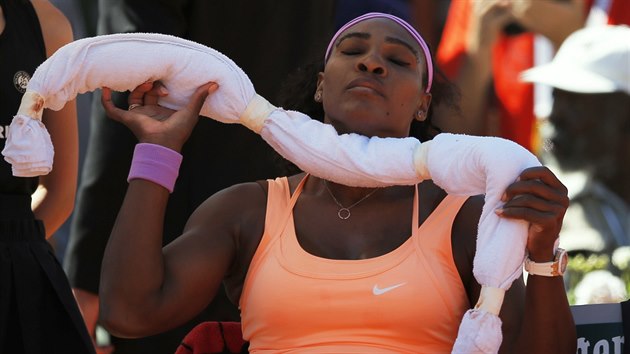 ZCHLADM SE. Serena Williamsov bhem finle Roland Garros