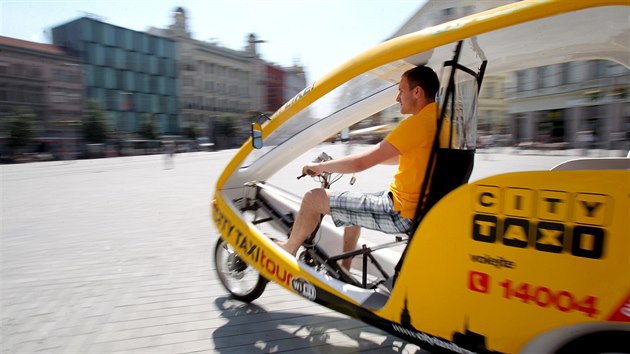 Po Brn jezd nov tkolky, slou jako taxi.