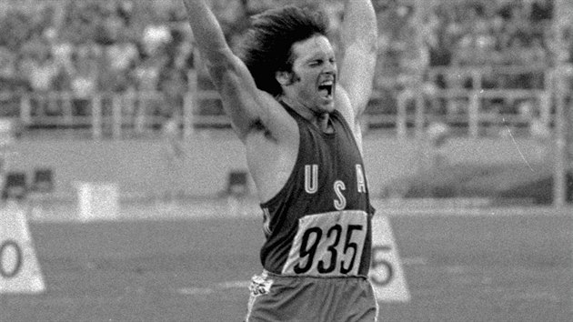 Bruce Jenner vyhrl zlatou medaili v desetiboji na olympid v Montrealu (30. ervence 1976).