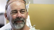 Texasan James Boysen je první člověk na světě, kterému lékaři transplantovali... Texasan James Boysen je první člověk na světě, kterému lékaři transplantovali...