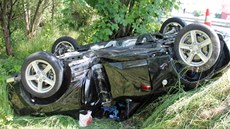 Řidič v Chebu narazil do sloupu veřejného osvětlení a převrátil auto na střechu. Řidič v Chebu narazil do sloupu veřejného osvětlení a převrátil auto na střechu.