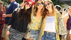 Blogerky Betty Autierová, Kristina Bazanová a Jennifer Grace předvádějí, jak... Blogerky Betty Autierová, Kristina Bazanová a Jennifer Grace předvádějí, jak...