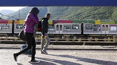 Uprchlíci ekají na vlak v italském Bolzanu (28. kvtna 2015