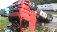 Devětatřicetiletý řidič maďarského kamionu skončil po nehodě v jihlavské... Devětatřicetiletý řidič maďarského kamionu skončil po nehodě v jihlavské...