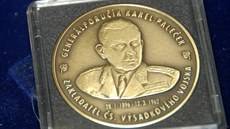 Sbratelská mince s vyobrazením zakladatele eskoslovenského výsadkového vojska...