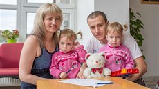 Vagym Hnoilek s manželkou Innou a dětmi patří mezi téměř 50 volyňských Čechů,... Vagym Hnoilek s manželkou Innou a dětmi patří mezi téměř 50 volyňských Čechů,...