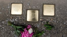 V Peruci přibyly tři Stolpersteiny. Připomínají památku rodiny Rosenbaumovy. V Peruci přibyly tři Stolpersteiny. Připomínají památku rodiny Rosenbaumovy.