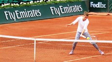 Lucie afáová na Roland Garros ped utkáním s Marií arapovovou.