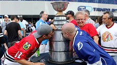 Kdo se bude radovat ze zisku Stanley Cupu? Fanouci Chicaga, i Tampy?