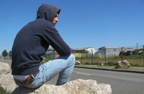 Tiadvacetilet elektrik Nabil bydl v Calais deset dn, u patnctkrt ho...