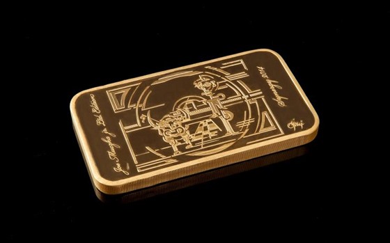 Ukradená zlatá cihlika má rozmry 10x5 centimetr.
