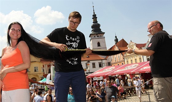 Nejdelí vlasy má u nás ena ze západních ech. Její vlasy mí 236 centimetr....