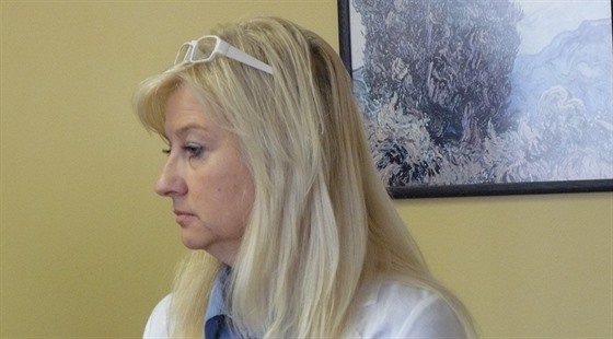 Milena Tarkowska u Okresního soudu v Rychnov nad Knnou (17.6.2015).