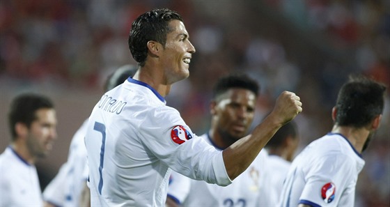 Portugalský útoník Cristiano Ronaldo slaví jeden ze svých gól do sít Arménie.