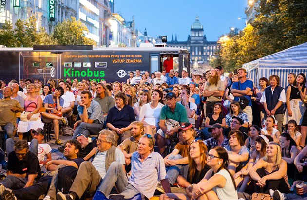 Kinobus na Václavském námstí.